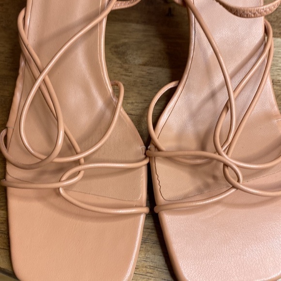 Billini Osara BISCOTTI strappy mid block heel size 10 - Picture 9 of 13